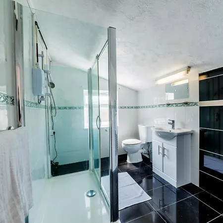 Stylish 3-Bed Terraced House With Wi-Fi Apartamento Chatham  Exterior foto
