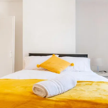 Stylish 3-Bed Terraced House With Wi-Fi Apartamento Chatham  Exterior foto