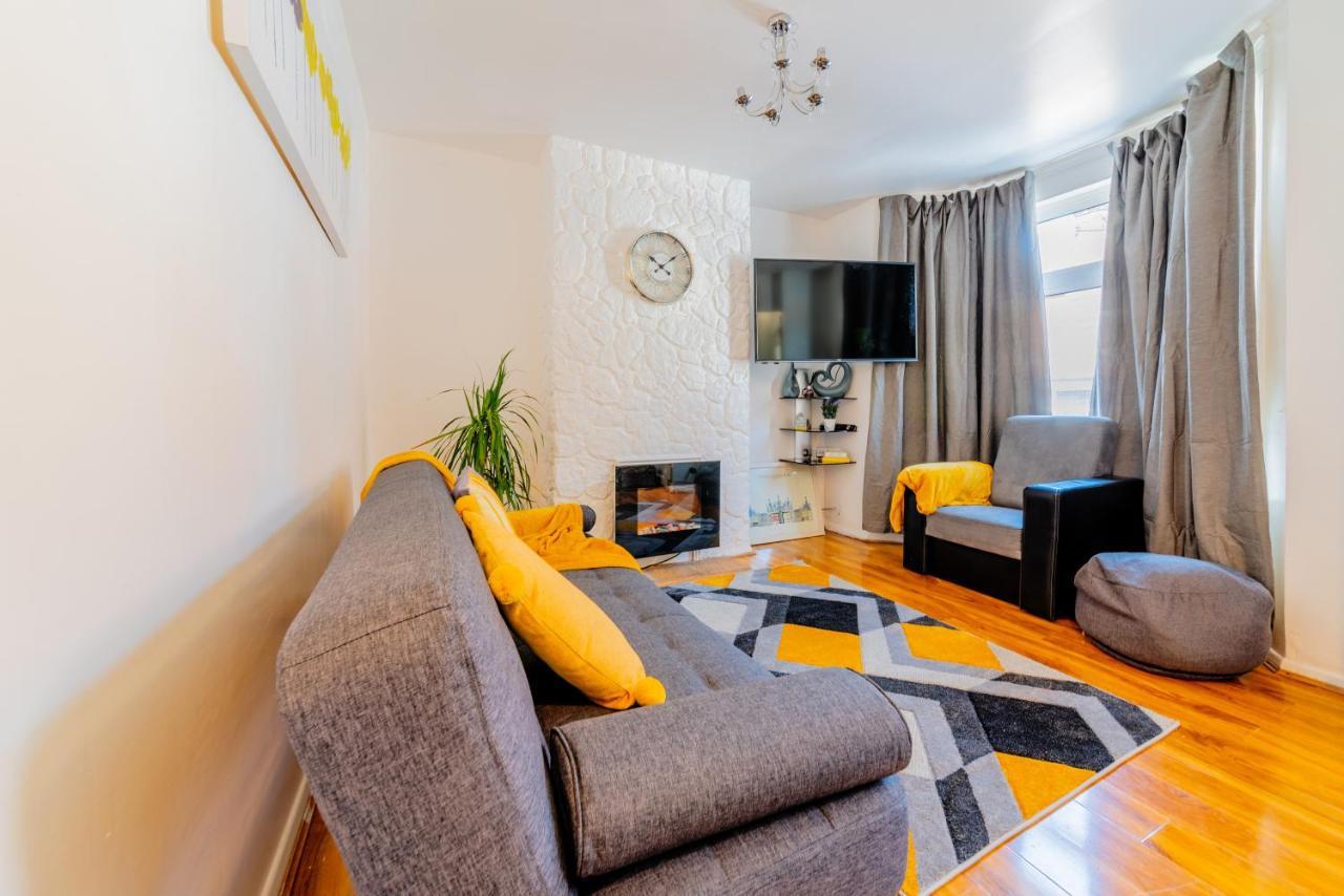 Apartment Stylish 3-bed Terraced House With Wi-fi *