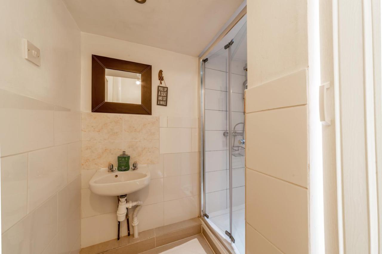 Stylish 3-bed Terraced House With Wi-fi *