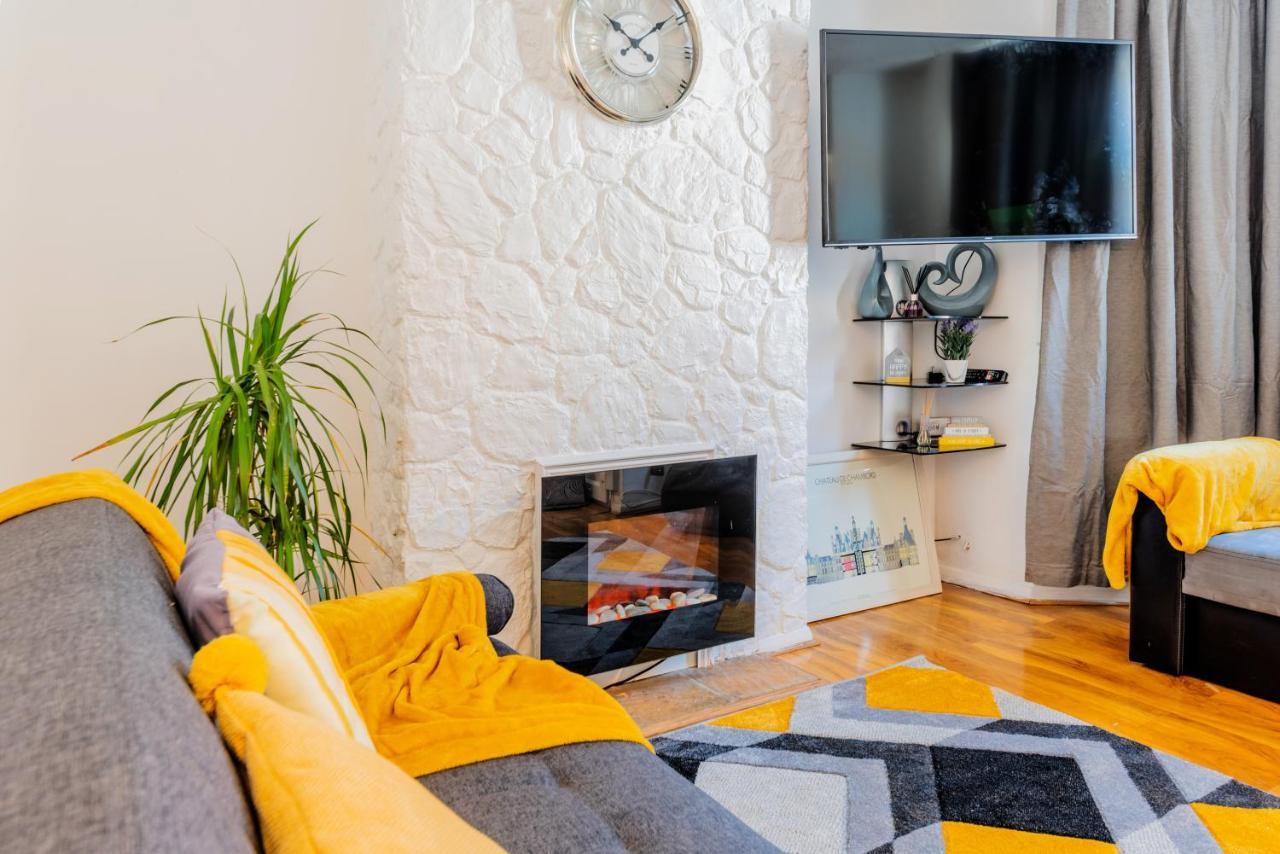 Apartment Stylish 3-bed Terraced House With Wi-fi *