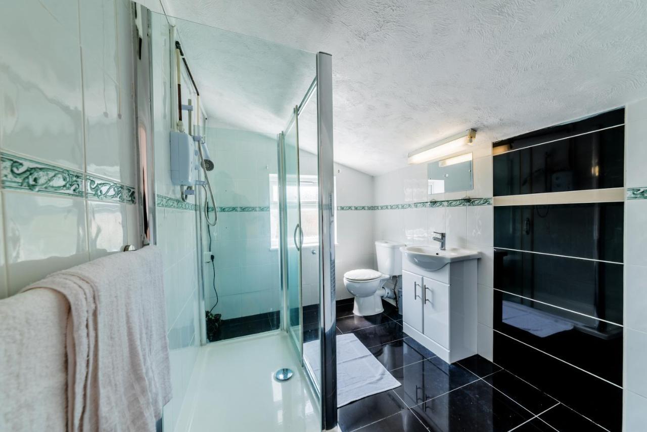 Apartment Stylish 3-bed Terraced House With Wi-fi Chatham (Kent)
