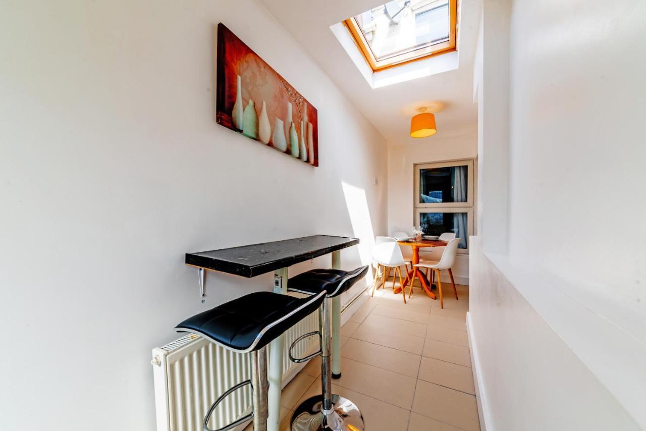 Stylish 3-bed Terraced House With Wi-fi Apartment *