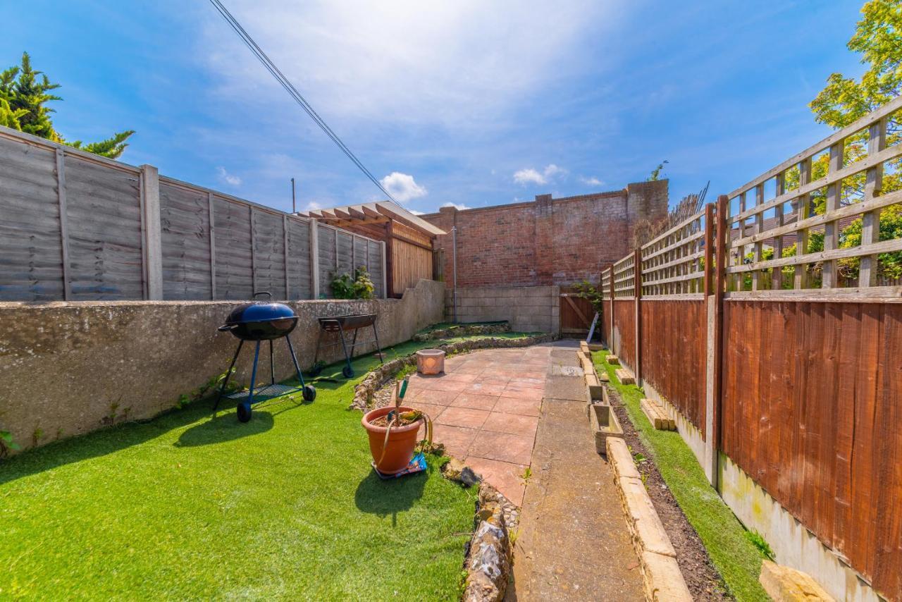 Stylish 3-bed Terraced House With Wi-fi Apartment Chatham (Kent)