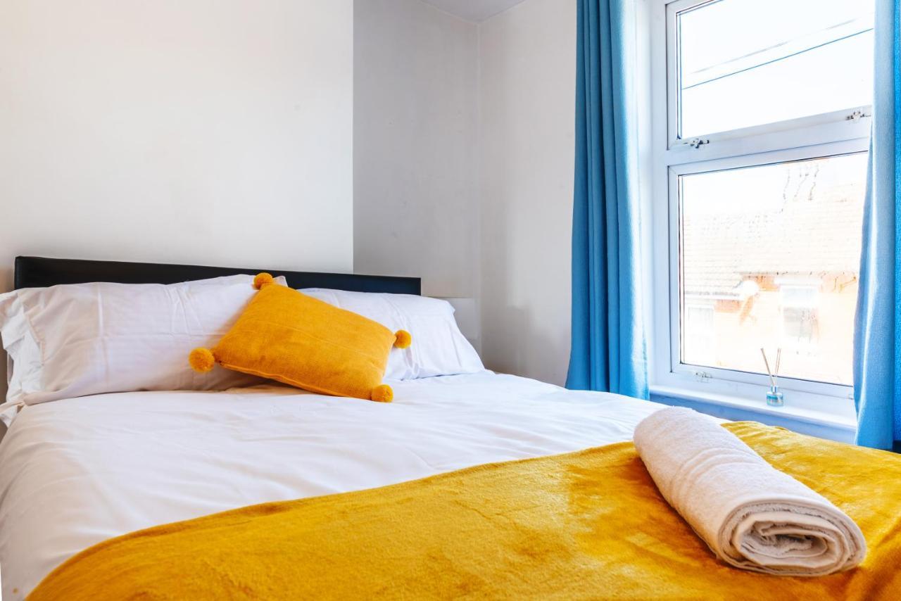 Apartment Stylish 3-bed Terraced House With Wi-fi *